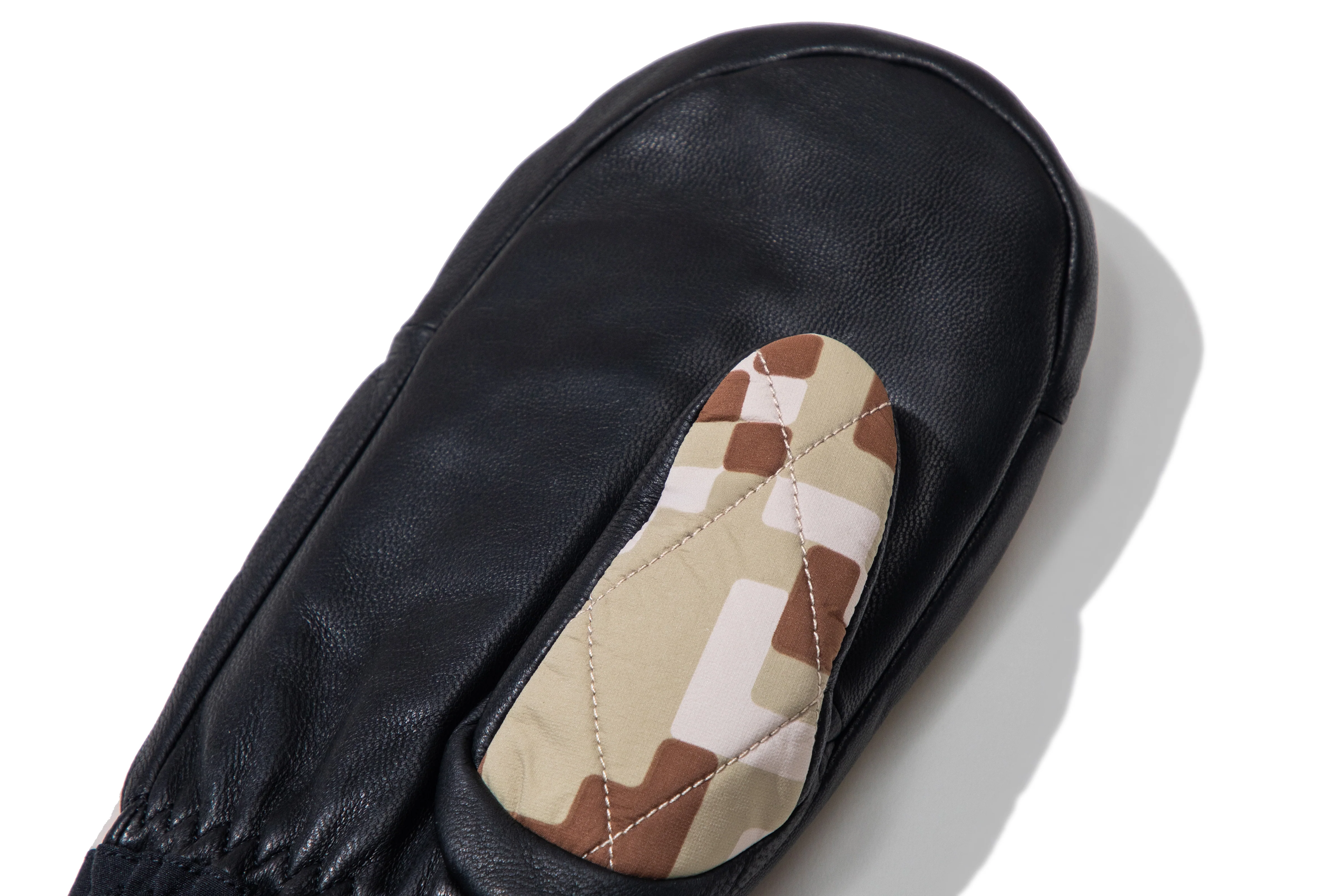 BAPE BY KAZUKI KURAISHI PIXELATE CAMO GLOVES - Image 4