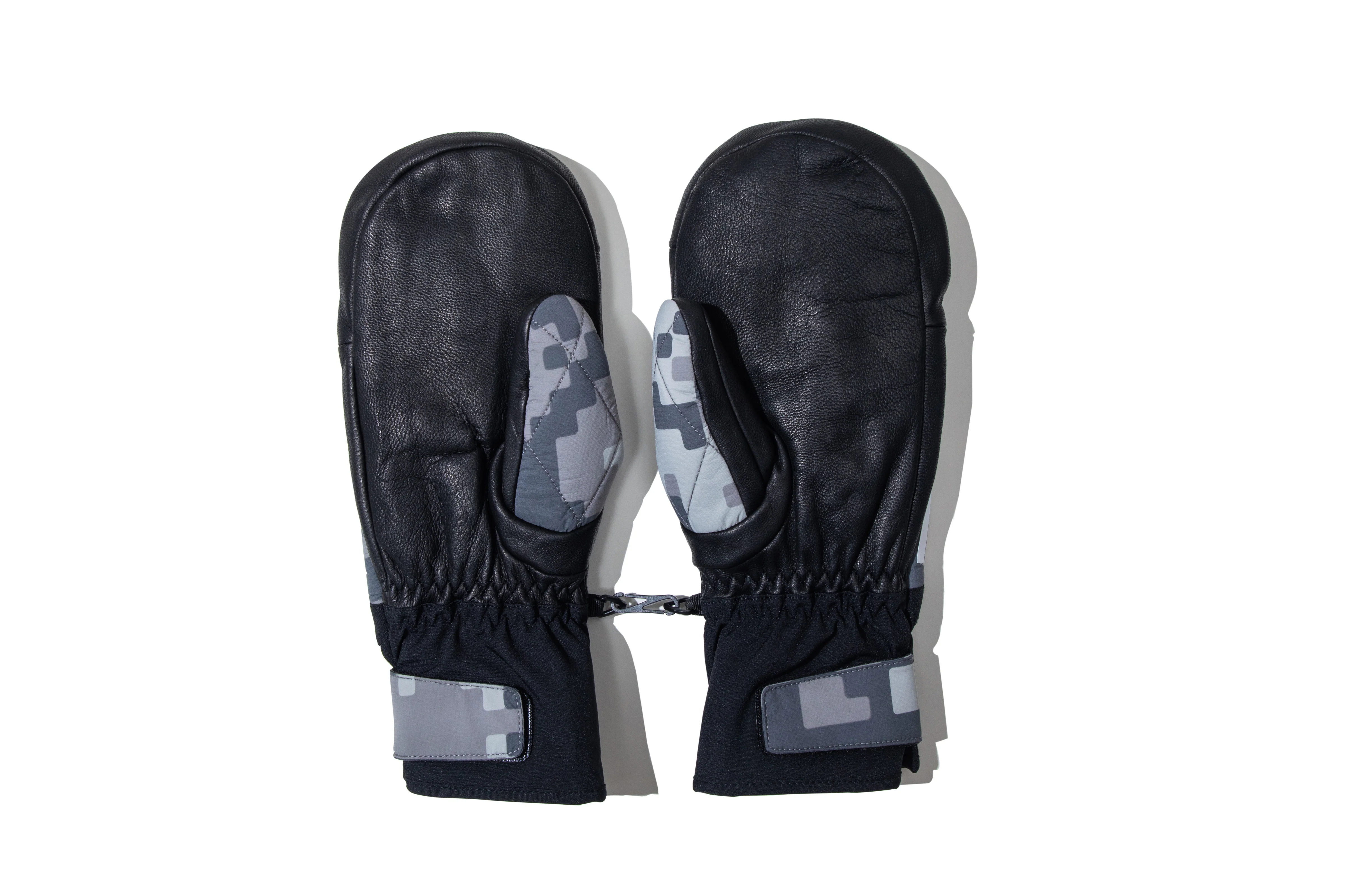 BAPE BY KAZUKI KURAISHI PIXELATE CAMO GLOVES - Image 7
